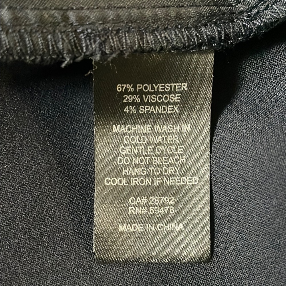 Rachel Zoe navy blue women’s shorts with detachable belt - Picture 4 of 6